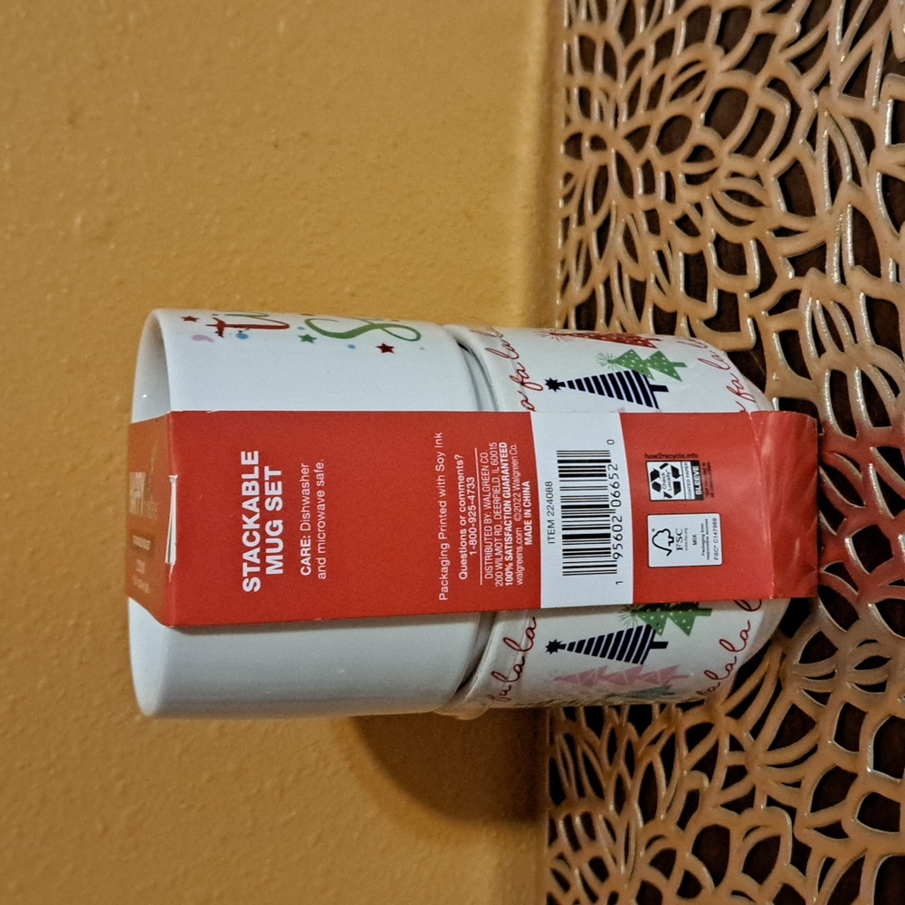 NWT Stackable Xmas mug set - Picture 2 of 3